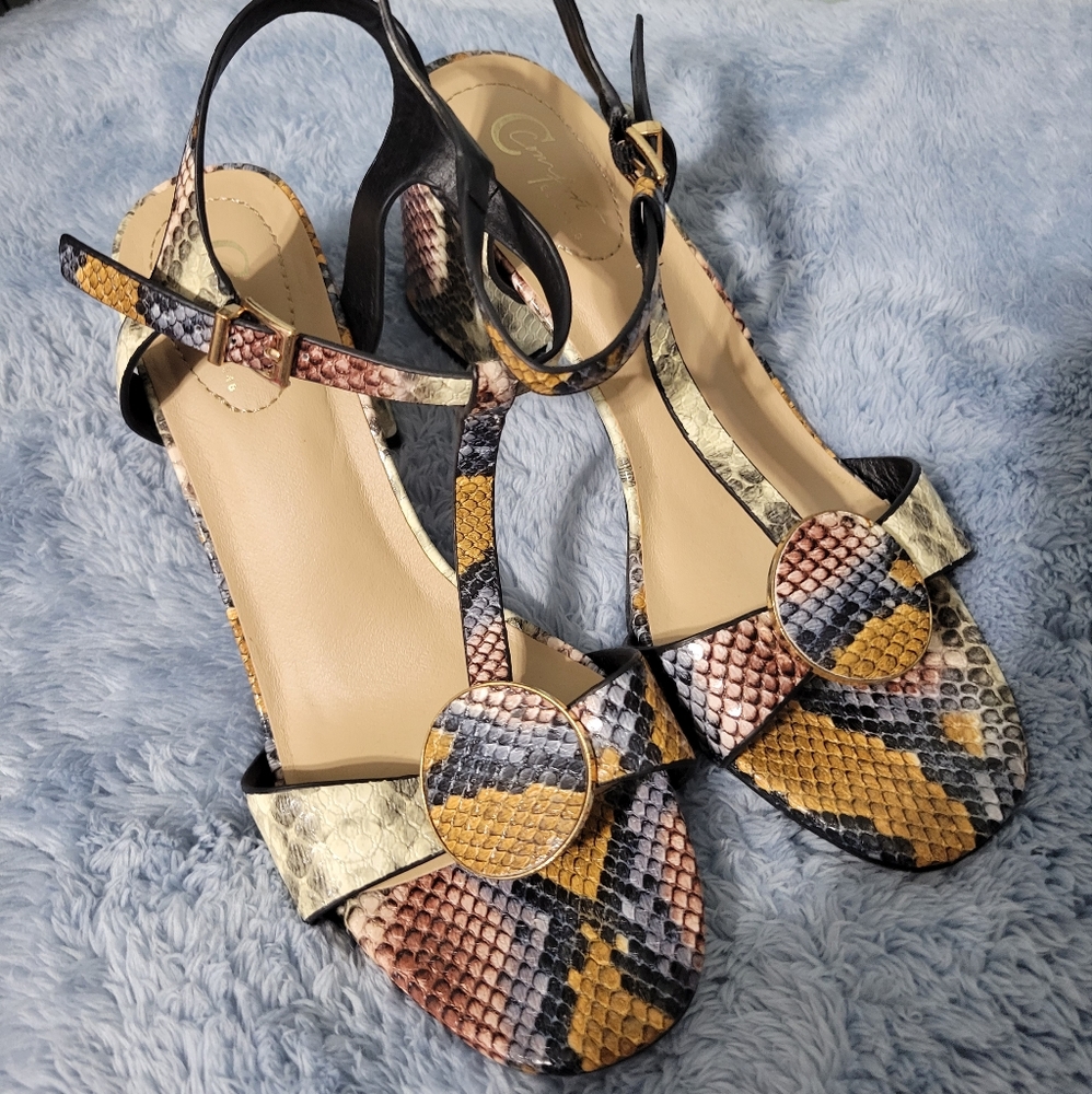 Comfort Est 1946 sandals